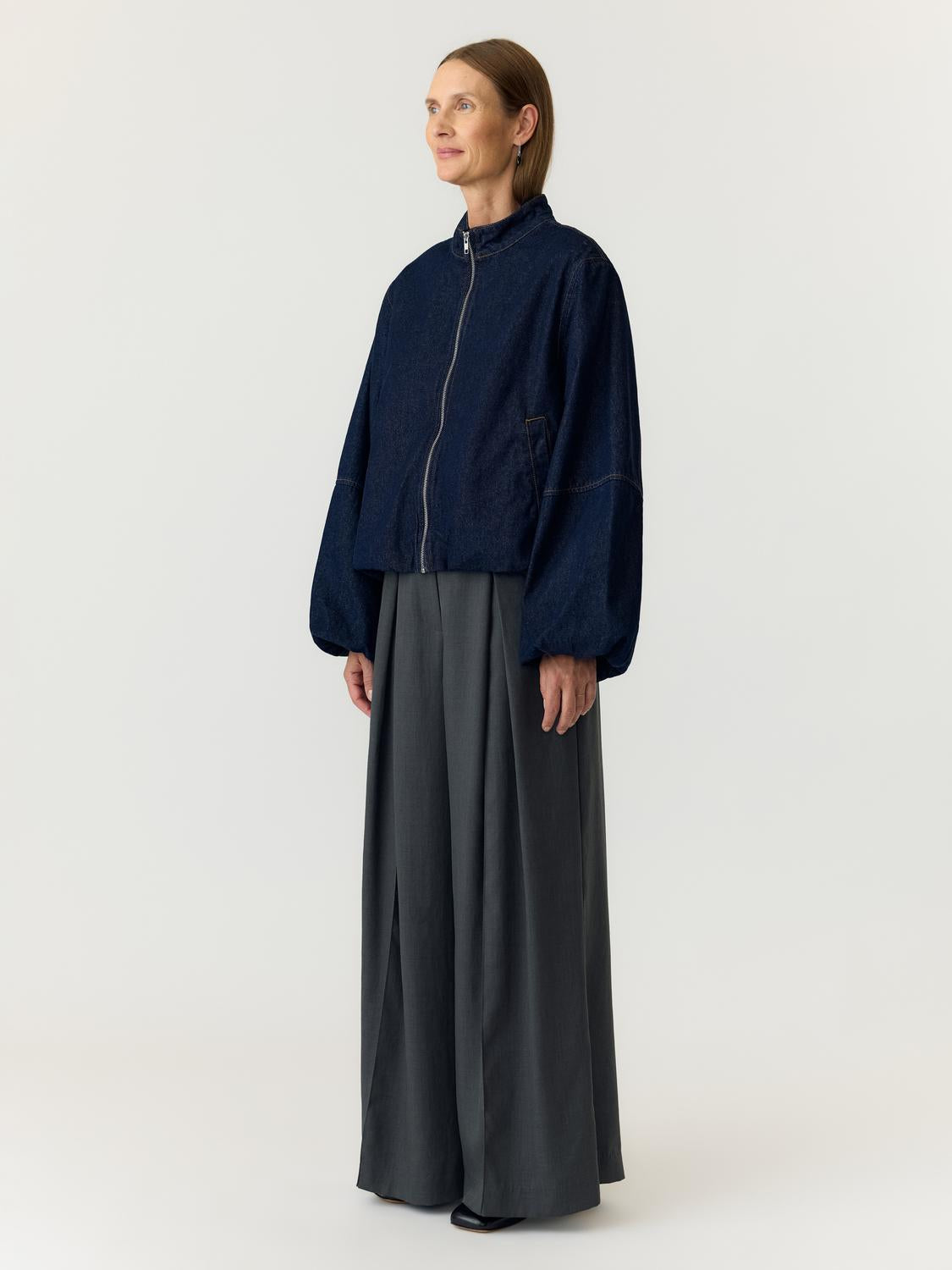 model_shot-front_full